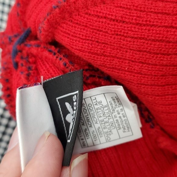 Sixers Philadelphia 76 Basketball Red beanie with pom PRE-LOVED - Picture 4 of 4